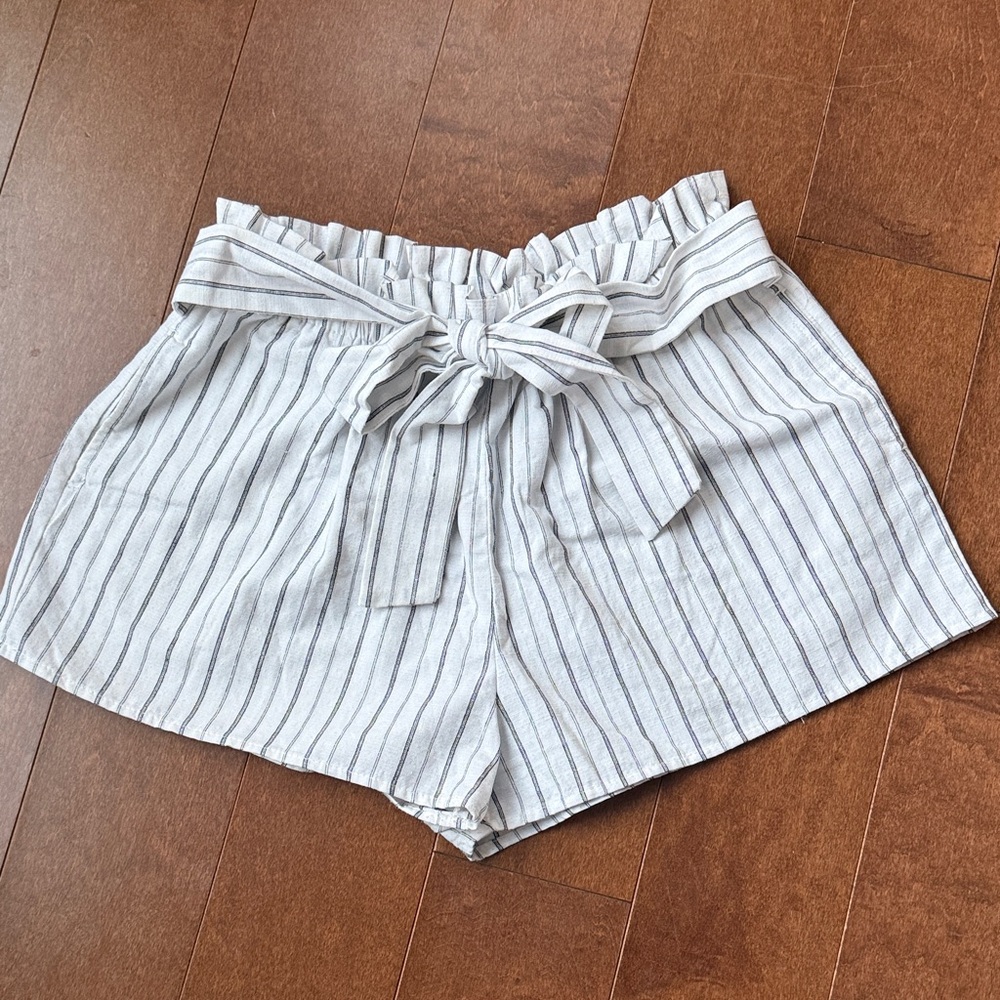 Love Tree High Waist Striped Shorts - White and Black